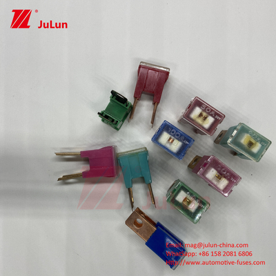Fuse Blade Tembaga Logo Disesuaikan Menyediakan Perlindungan Overload 20A-100A Untuk Kendaraan