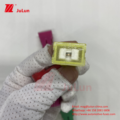 JCASE AutomaticStable Automotive Circuit Breakers Dengan Perlindungan Overload Dan Rating Tegangan 32V