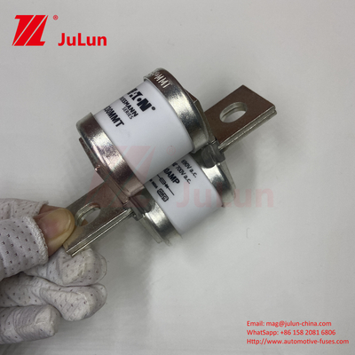 690V Fuse Keramik Otomotif M6/M8 Twin Flat Plate Bolt Type 0.43kg Solusi Fuse Tugas Berat