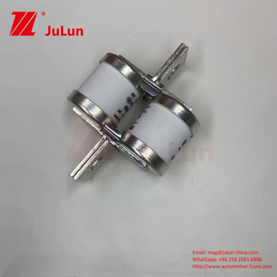 690V Fuse Keramik Otomotif M6/M8 Twin Flat Plate Bolt Type 0.43kg Solusi Fuse Tugas Berat