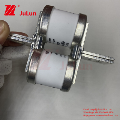 690V Tegangan Nominal BUSSMANN 630MMT Keramik Automotive Fuses Dengan Twin Flat Plate Bolt Design Untuk Pemasangan M6/M8