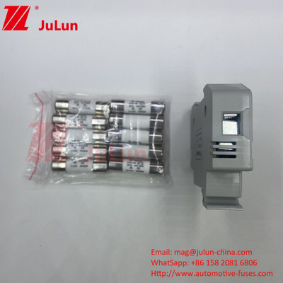 10A-63A Fuse PV Untuk Instalasi PV Surya 32A 10X38mm 1000V DC Din Rail Fuse Holder Dengan Lampu Untuk Sistem Surya