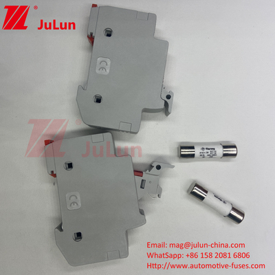 Solar PV Keramik Fuse Holder Dengan Kapasitas Patah 1000VAC/DC 300A Keramik Fast-Acting Fuse Untuk Photovoltaic Ch