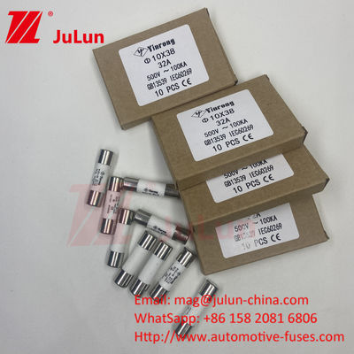 32A 10*38mm 15A 690VDC 1000VDC Panel Mount Solar PV Fuse Untuk Perlindungan String PV yang Kuat