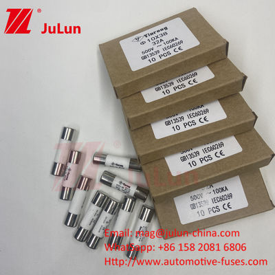 32A 10*38mm 15A 690VDC 1000VDC Panel Mount Solar PV Fuse Untuk Perlindungan String PV yang Kuat