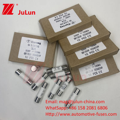 32A 10*38mm 15A 690VDC 1000VDC Panel Mount Solar PV Fuse Untuk Perlindungan String PV yang Kuat