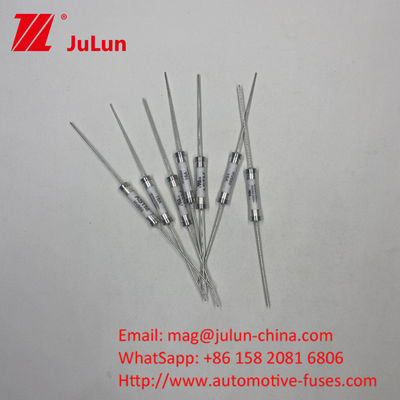 HV660 20A 500VDC ASTM 30KA Fuse Keramik Berfungsi 10A-30A 500VDC Pemasangan Lubang PCB Fuse Otomotif