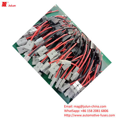 Eu UL Standard Automotive Fuse Holder Assembly Kit 32V Tegangan Nominal Untuk Fuse Dalam Lingkungan Operasi yang keras