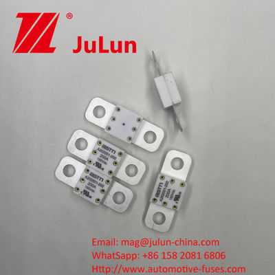 Kendaraan Keramik A202001-400A 150VDC Sekring Karakteristik Listrik 1.0 Dalam 4 Jam 3.0 Dalam 10s Maks. Jarak Lubang 39mm