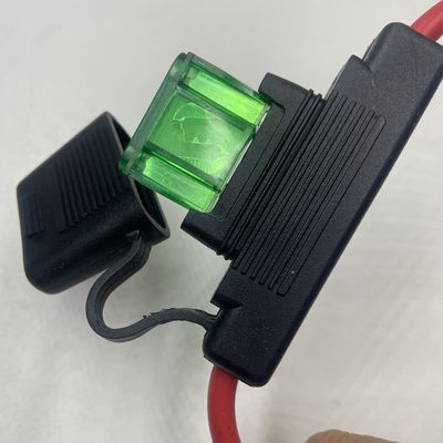 Pemegang sekring mobil Cocok untuk sistem tenaga 60A 80A 15A 30A 7A 8A 5A 2A di mobil Sekring dapat dicocokkan sesuai dengan kebutuhan pelanggan