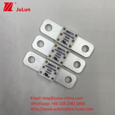 Fuse ASTM Otomotif 150A 125VDC 20KA Pada Baterai Mobil