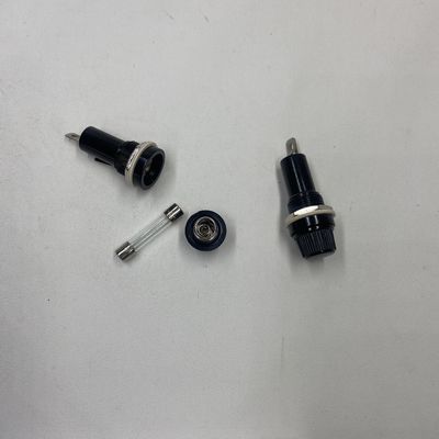 Pemasangan 6 * 30mm Panel dipasang pemegang sekering listrik untuk peralatan