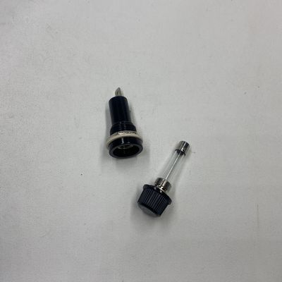 Panel dipasang pemegang sekring bahan silikon dirancang untuk 6x30mm