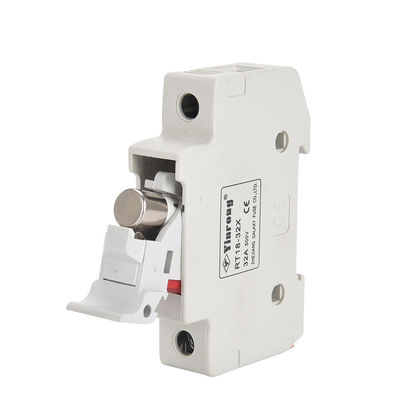 PV 1500V 32A Fuse Silinder Keramik Dengan Kapasitas Patah Tinggi Pemegang Fuse Untuk Tegangan Rendah Memenuhi Standar Keamanan IEC