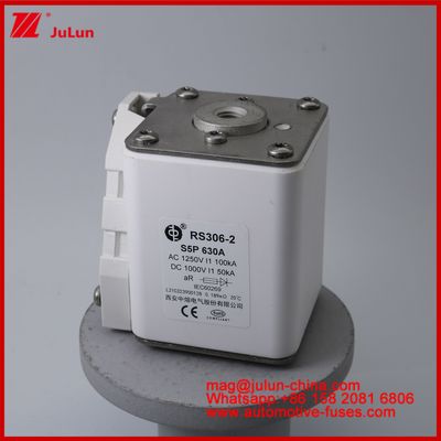RS306-2 S5P 630A Traksi Kendaraan Listrik Kuadrat Fuse Karemik EV Atau HEV Traksi Kendaraan Listrik DC Untuk EV HEV AC1250V 100KA DC1000V 50KA AR