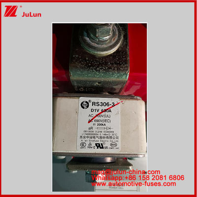 RS306-3 D1V 630A Fuse Mobil persegi Kinerja DC yang sangat baik EElektrik kendaraan Traksi Fuse karemik EV Aplikasi Traksi kendaraan listrik AC700V AC690V 200KA