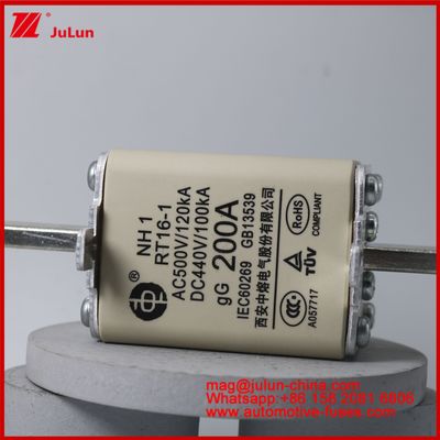 NH1 RT16-1 200A AC500V 120KA DC 440V 100KA Otomotif Keramik Auto Fuse Blade Mount Untuk EV / HEV Kendaraan Ukuran Kecil Perlindungan Sirkuit Singkat Listrik Berrenom Tinggi