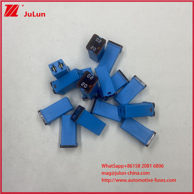 20A 32V Terminal Wanita Square Plug In Blade Fuses Link Mobil Kendaraan 0495020