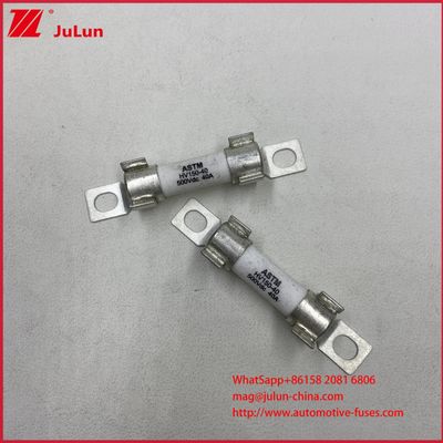 Fuse kendaraan listrik ASTM HV150 30A 10A DC500V 20KA Pemasangan baut silinder keramik dengan kemampuan pecah yang kuat