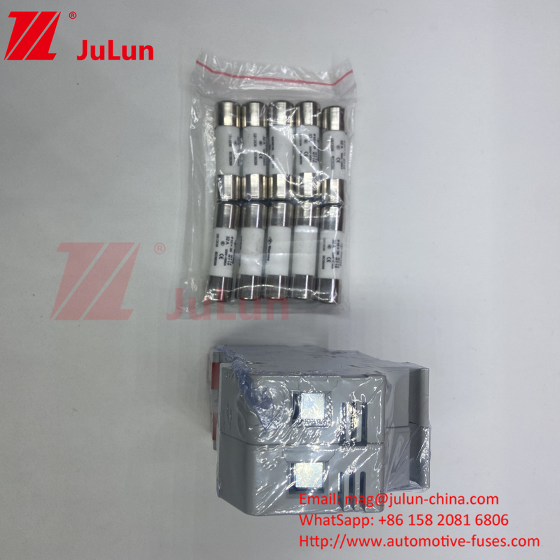 1000VDC-1500VDC Solar PV Fuse Holder Dengan Fuse 2 Amp Fuse Solar Dc Silinder Fuse Link