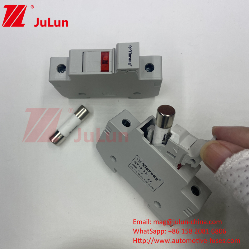 Silver Solar Panel PV Fuse Untuk Inverter Module Protection Fuse Holder 1500v 30a