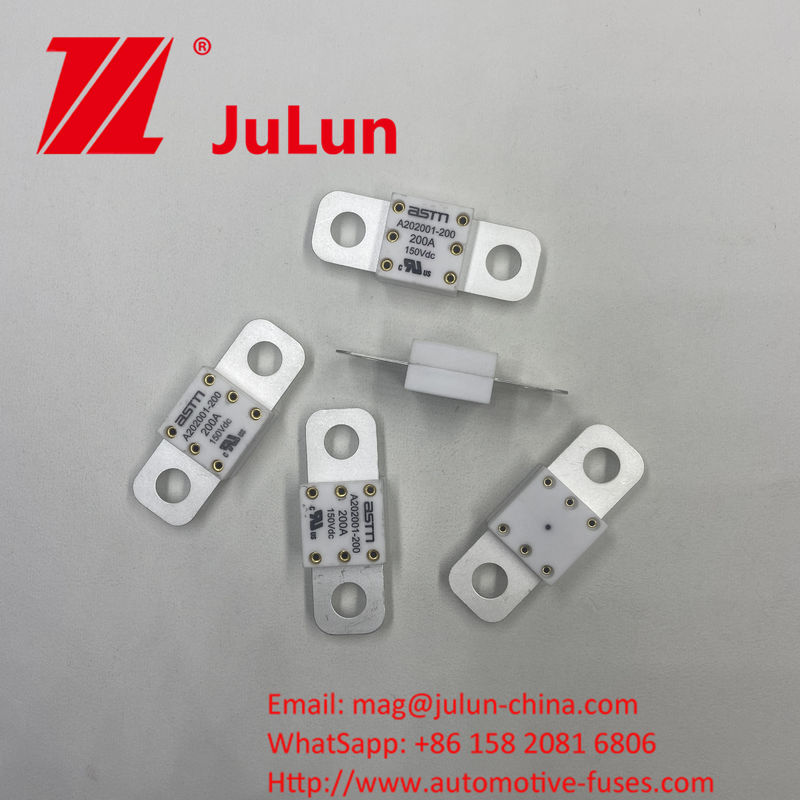 Fuse Keramik Otomotif 150VDC 300A A202001 dengan Metode Pemasangan Bolt Sekrup Karakteristik Listrik 1.0 Dalam 4 Jam 3.0 Dalam 10s Max