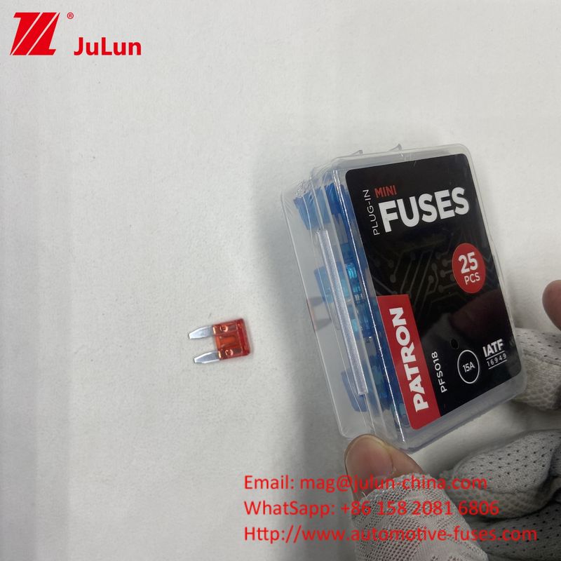 Truk Offroad Blade Fuse Boxed 10A 32V Pemutus sirkuit kendaraan untuk elektronik otomotif 0337 0237 0899 0999 0299