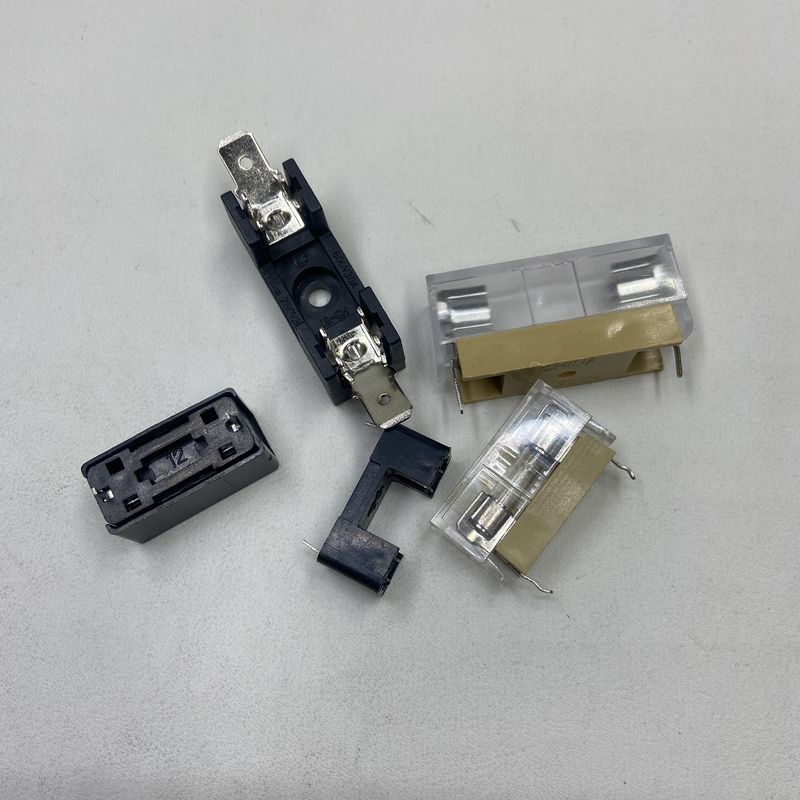 Pemegang sekring PCB Dirancang untuk 5*20mm 6*30mm Keramik pada papan PCB Instalasi Flat Plate Fixation