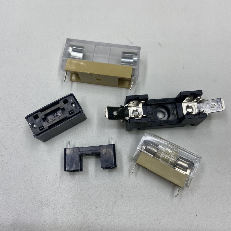 Fuse pemegang 5 * 20mm tegangan maksimum 10A 250VDC Fuse keramik 6x30mm pada PCBA