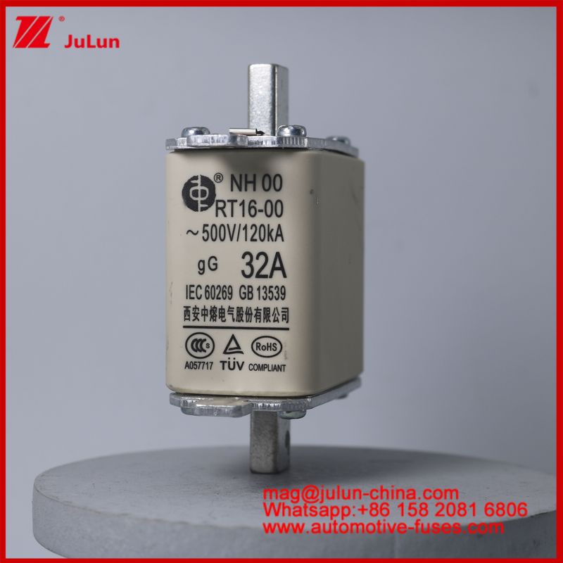 32A 500V NH00 RT16-00 120KA Keramik Mobil Fuse Mobil Blade Mount Untuk EV / HEV Vehicle Situasi