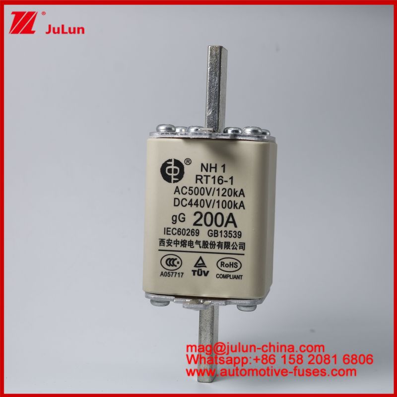 NH1 RT16-1 200A AC500V 120KA DC 440V 100KA Otomotif Keramik Auto Fuse Blade Mount Untuk EV / HEV Kendaraan Ukuran Kecil Perlindungan Sirkuit Singkat Listrik Berrenom Tinggi