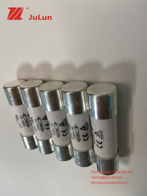 Sekering Tembaga PV Surya Keramik 10A 10kA DC Hanya Dalam Ruangan 1500VDC 14x51mm