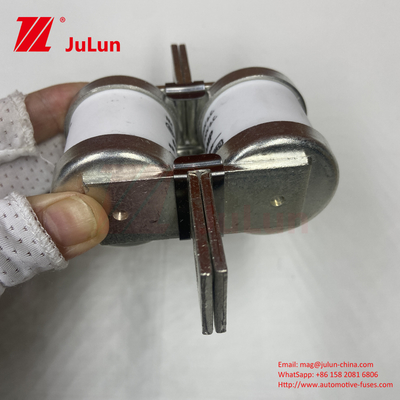 BUSSMANN 630MMT 630A Fuse Keramik Otomotif Dengan Desain Plat Datar Kembar 690V Tegangan Untuk Perlindungan Kendaraan yang Efisien