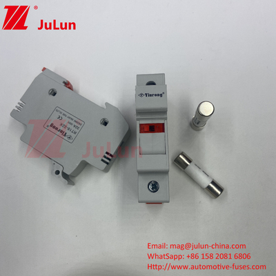30kA Kapasitas Putus Solar PV Fuse / Din Rail Solar Fuse Holder Untuk Perlindungan Modul
