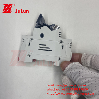 DIN Guide Fuse Holder 15A 1000VDC Dengan Desain Fuse Holder Keramik14*85mm 32a 1000VDC Pv Fuse Holer